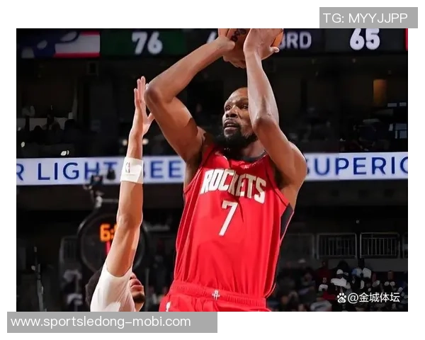 杜兰特称抢下18个前场板是取胜关键强调进攻回合的重要性